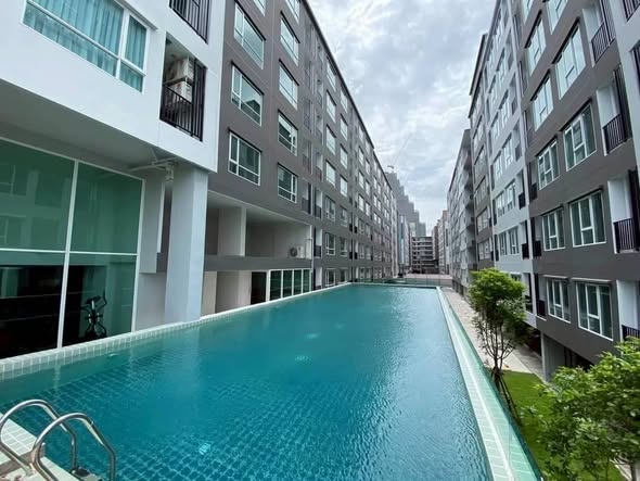 pool of RYE Talat Phlu