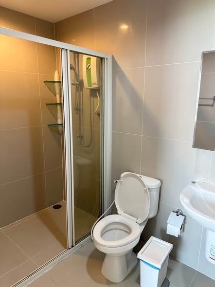bathroom of S&S Sukhumvit Condominium