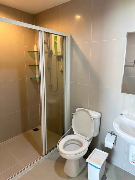 bathroom of S&S Sukhumvit Condominium
