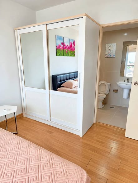 bedroom and room interior of S&S Sukhumvit Condominium