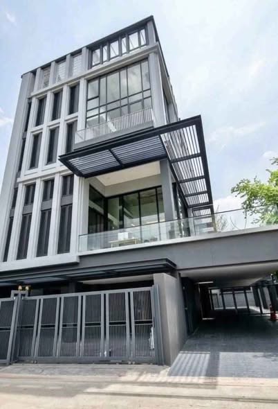 Sage Thonglor เซจ ทองหล่อ