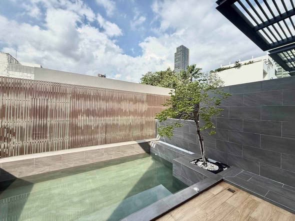 pool of Sage Thonglor เซจ ทองหล่อ