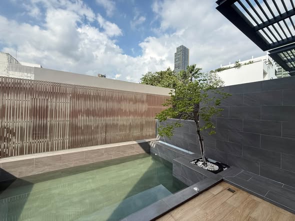 pool of Sage Thonglor เซจ ทองหล่อ