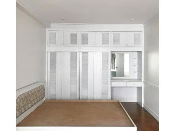 bedroom and room interior of Saranjai Mansion
