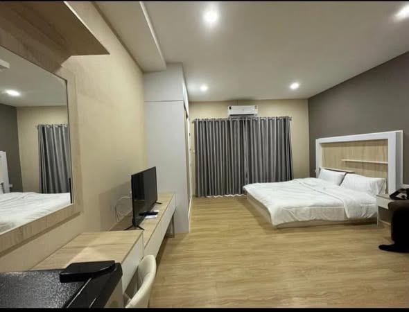 bedroom of Sereno Airport Condo