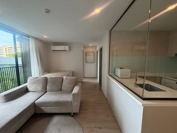 bedroom and room interior of Serio Sukhumvit 50