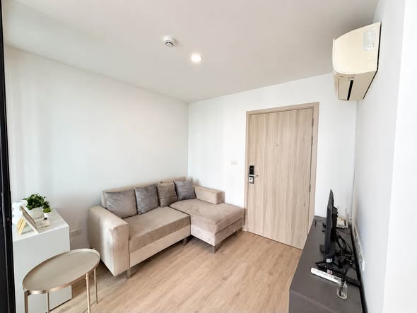 living room and bedroom and room interior of Serio Sukhumvit 50