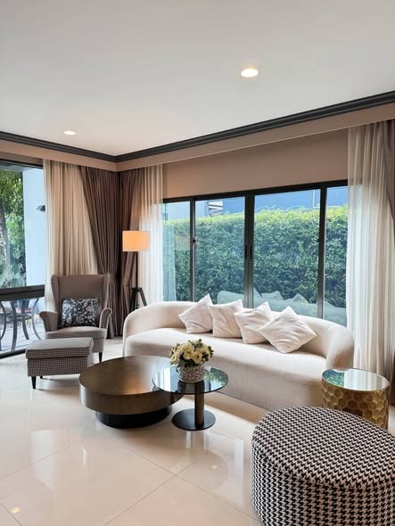 bedroom and living room of Setthasiri Krungthep Kreetha 2