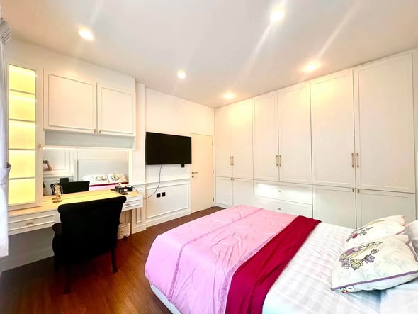 bedroom and room interior of Setthasiri Krungthep Kreetha 2