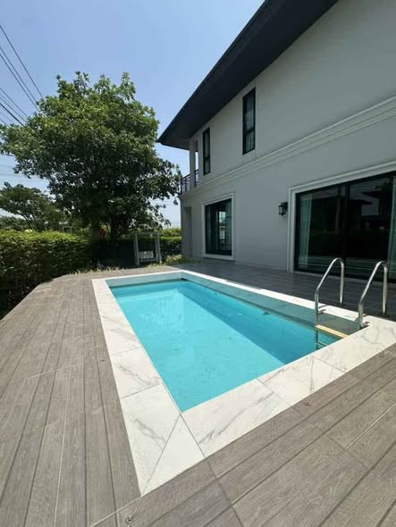 pool of Setthasiri Pattanakarn