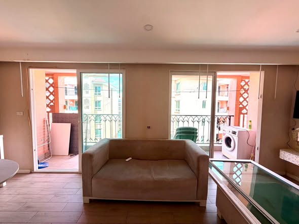 living room and room interior of Seven Seas Condo Resort Jomtien