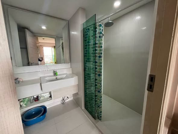 room interior and bathroom of Seven Seas Condo Resort Jomtien