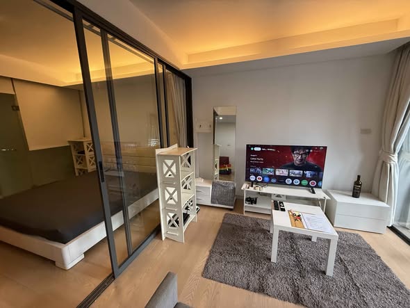 bedroom and living room of Siamese Gioia