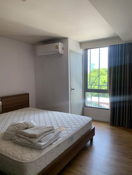 bedroom of Siamese Nang Linchi Condo