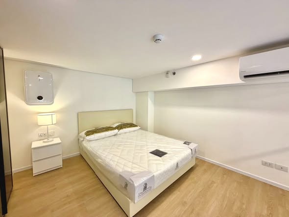 bedroom of Siamese residence landmark @ MRTA station