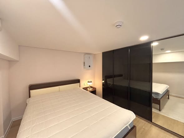 bedroom and room interior of Siamese residence landmark @ MRTA station