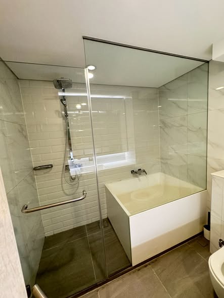 room interior and bathroom of Siamese residence landmark @ MRTA station