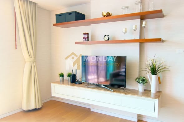living room of Siamese Thirty Nine