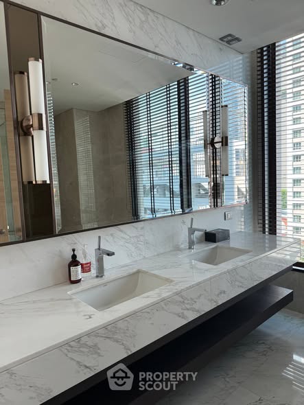 bathroom of Sindhorn Residence