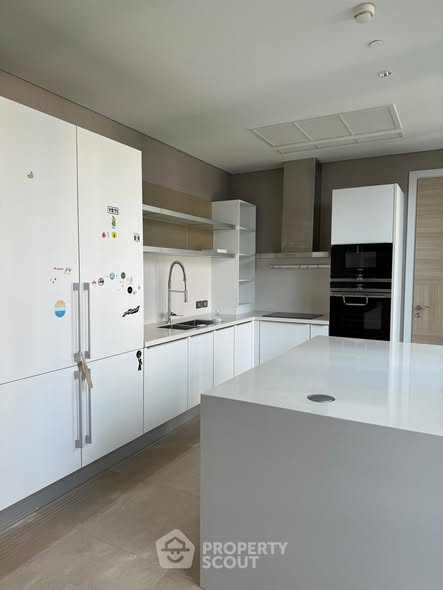 kitchen of Sindhorn Residence