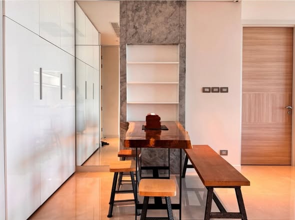 room interior of Sindhorn Residence