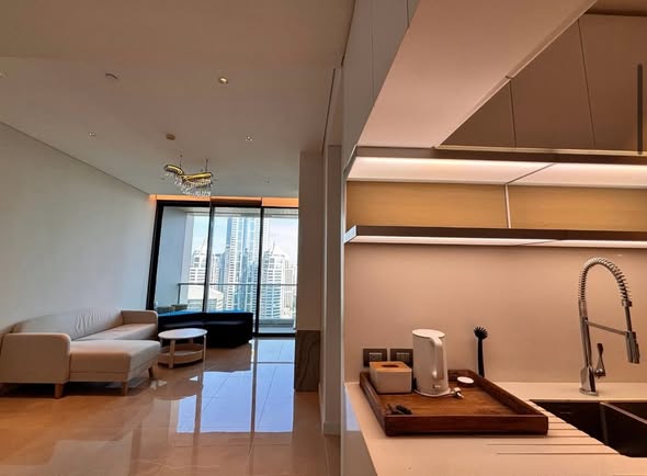 room interior of Sindhorn Residence