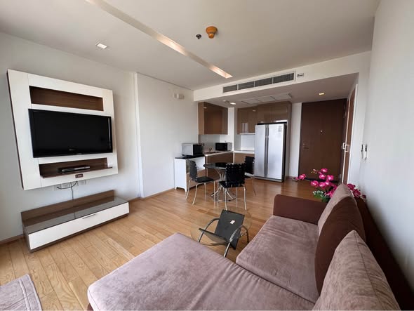 bedroom and living room of Siri at Sukhumvit
