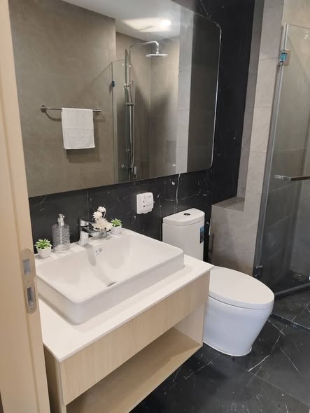bathroom of Skyrise Avenue Sukhumvit 64