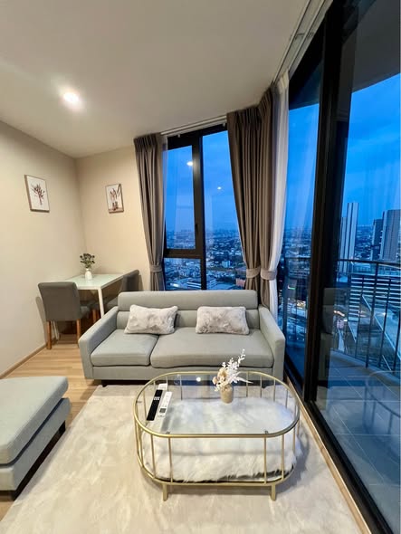 living room and bedroom of Skyrise Avenue Sukhumvit 64