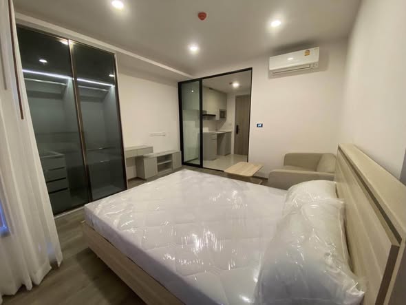 bedroom and room interior of SOHO​ BANGKOK​ RATCHADA​