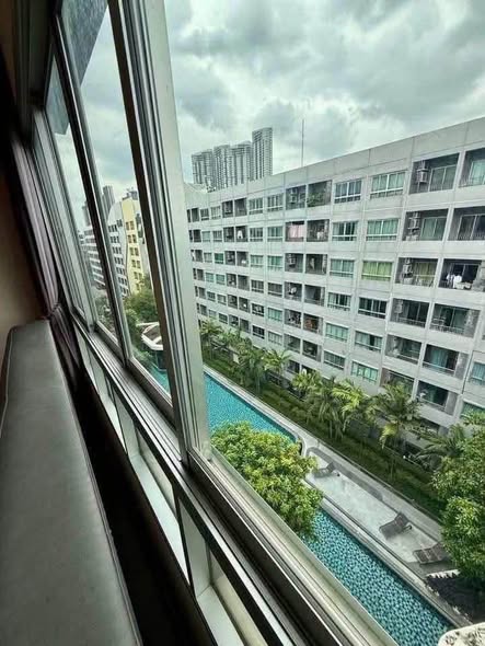 pool of Soi Sukhumvit 64