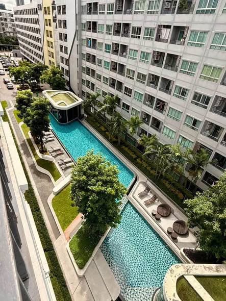 pool of Soi Sukhumvit 64