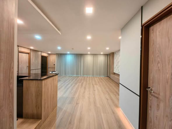 room interior of Somkid Gardens Condominium