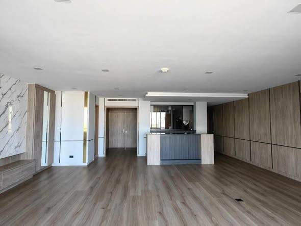 room interior of Somkid Gardens Condominium