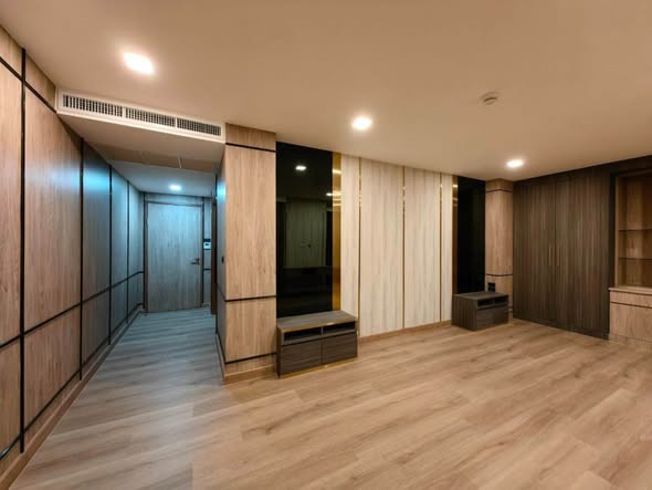 room interior of Somkid Gardens Condominium