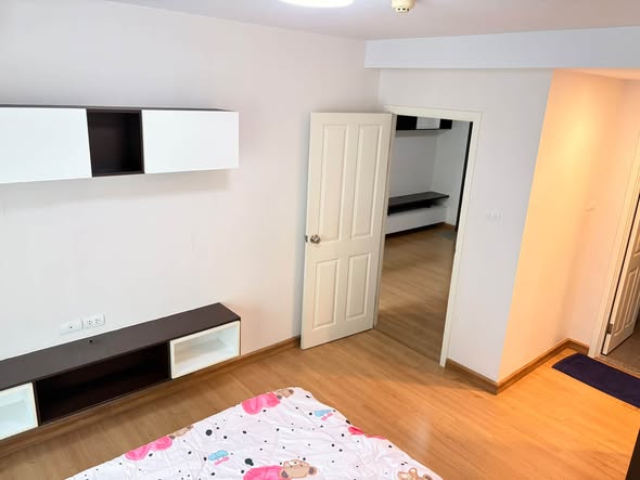 bedroom and room interior of Supalai City Resort Bearing Station (Sukhumvit 105)
