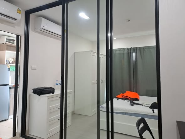 bedroom and room interior of Supalai City Resort Sukhumvit 107