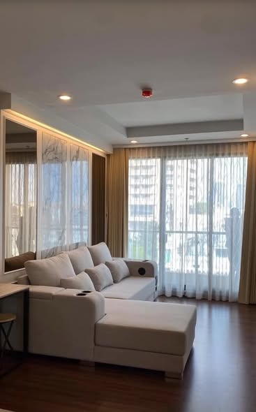living room of Supalai Elite Sathon – Suan Phlu