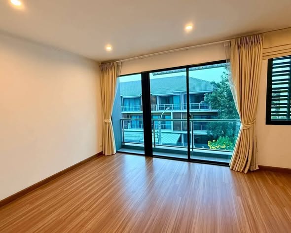 bedroom and room interior of SUPALAI ESSENCE LADPRAO
