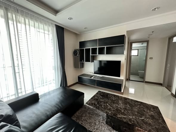 bedroom and living room of Supalai Oriental Sukhumvit 39