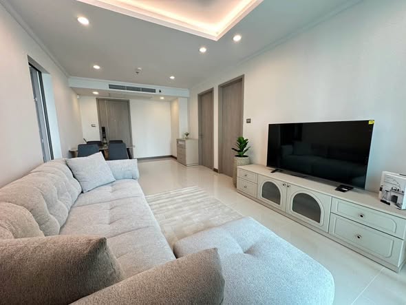 living room and bedroom of Supalai Oriental Sukhumvit 39