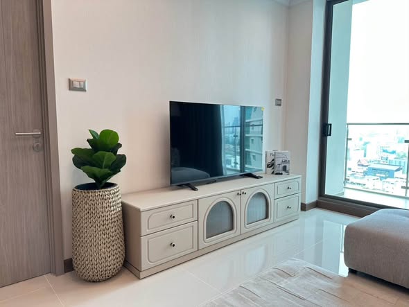 living room and bedroom of Supalai Oriental Sukhumvit 39