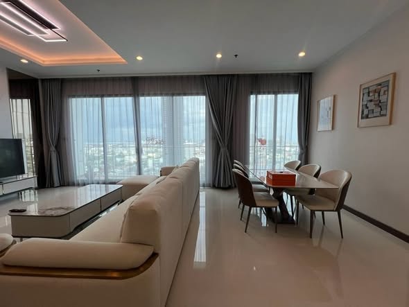 living room and bedroom of Supalai Oriental Sukhumvit 39