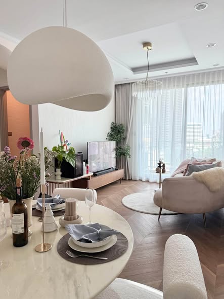 living room and room interior of Supalai Oriental Sukhumvit 39