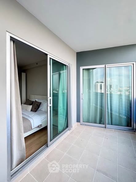 bedroom and room interior of Supalai Park Ekkamai – Thonglor
