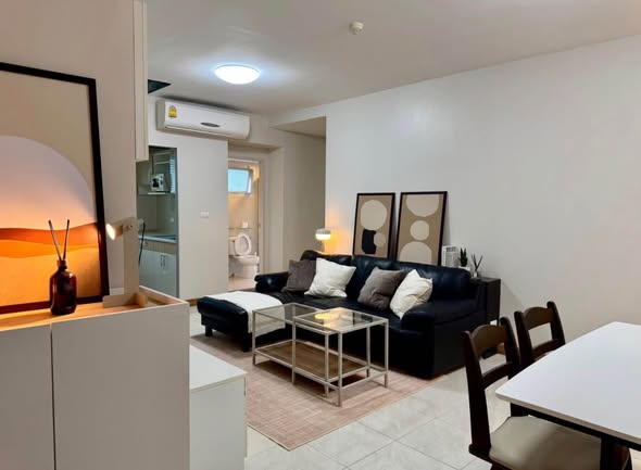 living room of Supalai Park Ekkamai – Thonglor