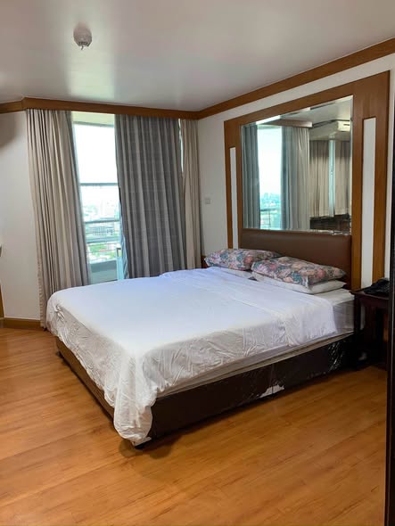 bedroom of Supalai Place Condominium Sukhumvit 39