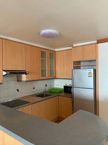 kitchen of Supalai Place Condominium Sukhumvit 39