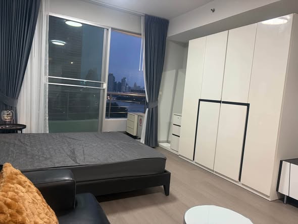 bedroom of Supalai River Place