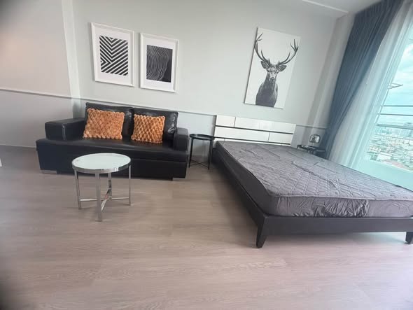 bedroom and living room of Supalai River Place